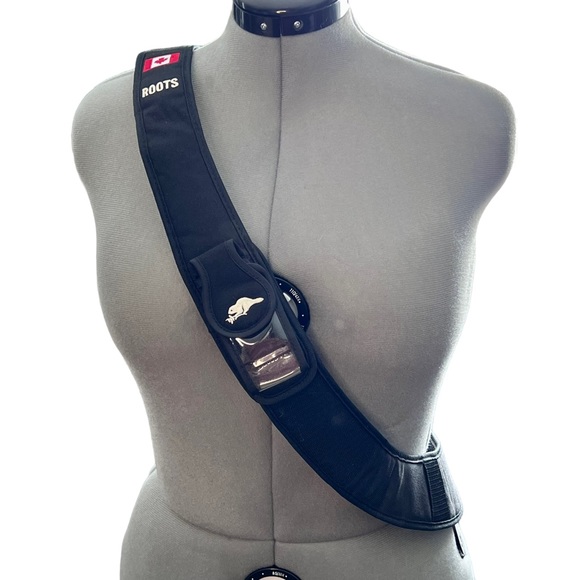Roots Sling Camera Bag - Picture 2 of 8